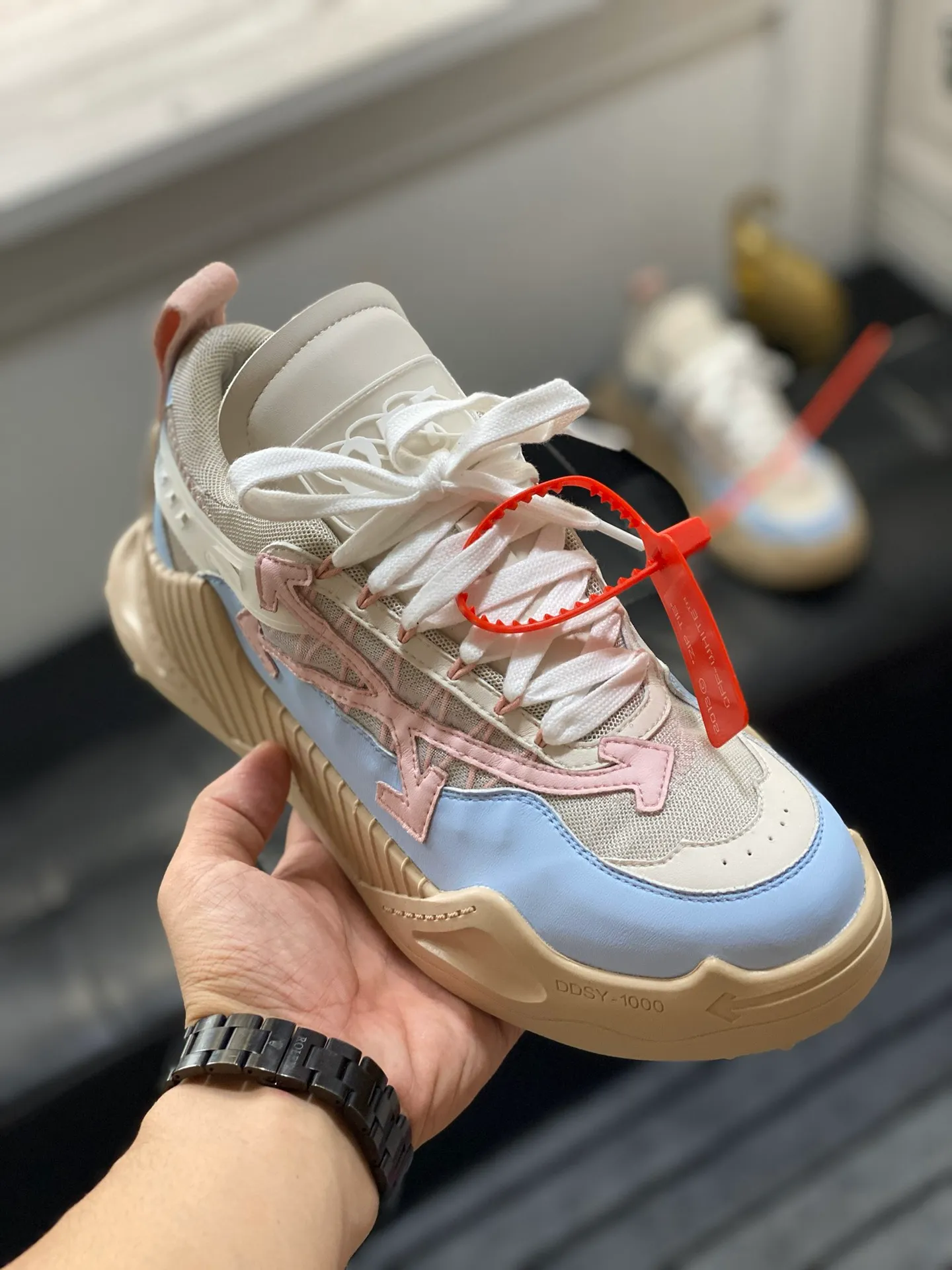 Men's Men's Shoes💰480🌼【New Style】High-end Boutique-🤷‍♂🤷‍♂OFF-WHITE x Air Jordan 】1 The joint shoe has been highly concerned by everyone since its design. The new shoe is shown in the popular Chicago bull white and yellow LOGO color scheme. The shoe body is made of cowhide, cow suede, and other materials. In addition to the X hidden on the inside of the leather, the oversized Swoosh, OFF-WHITE for Nike, Air Jordan 1 birth information and AIR are displayed on both sides of the shoe. The iconic details of OFF-WHITE can be seen on the sole and insole. You can choose a pair if you like the style. Code: 39-44 (45 can be customized